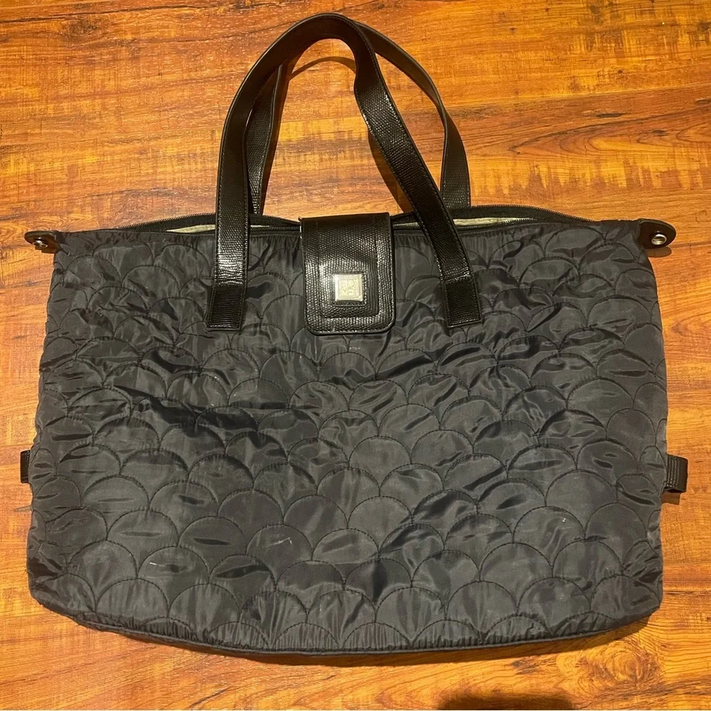 Woman’s DVF black large travel bag - Picture 1 of 7